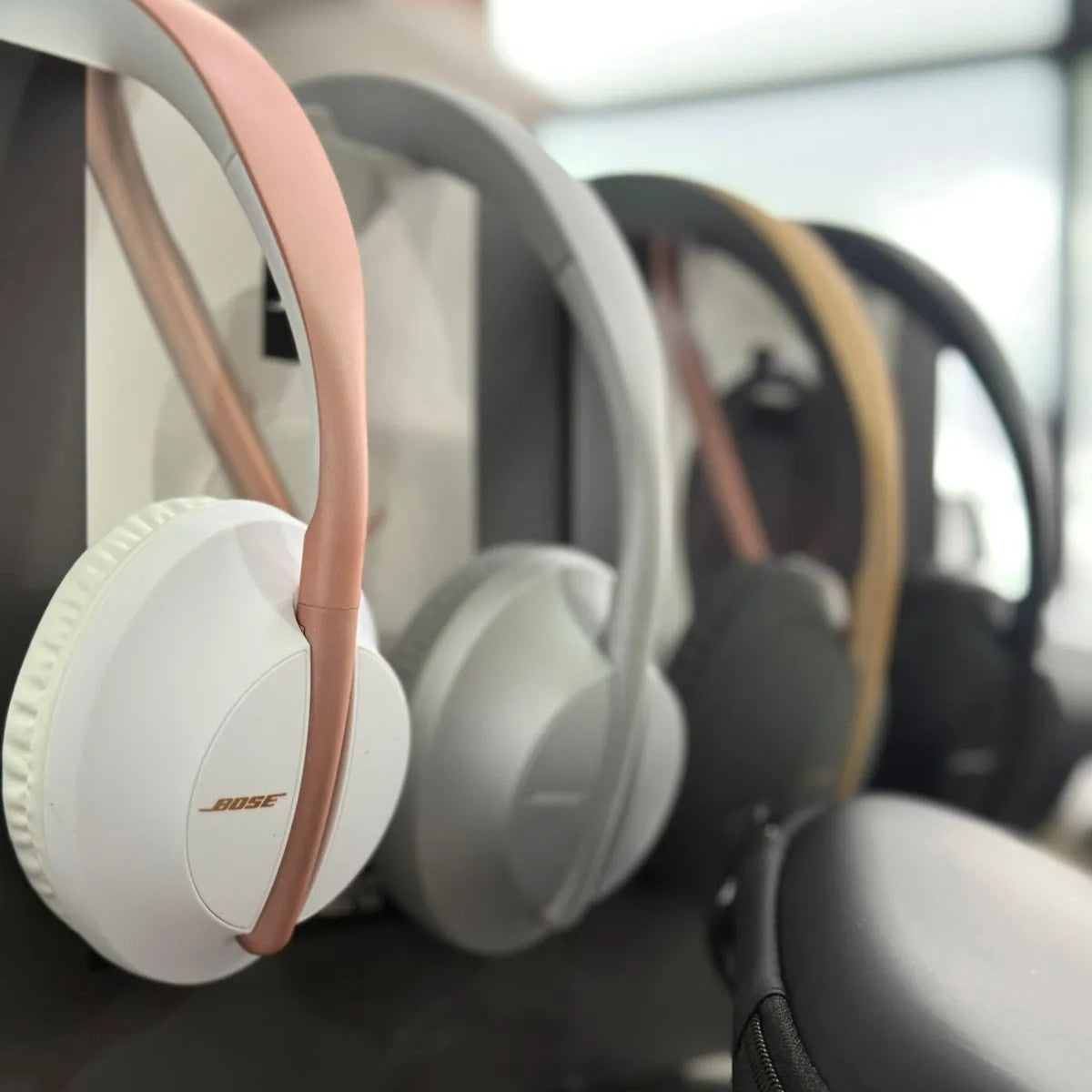 Audífonos Bose 700 Tipo Diadema con Cancelación de Ruido Total y Bluetooth